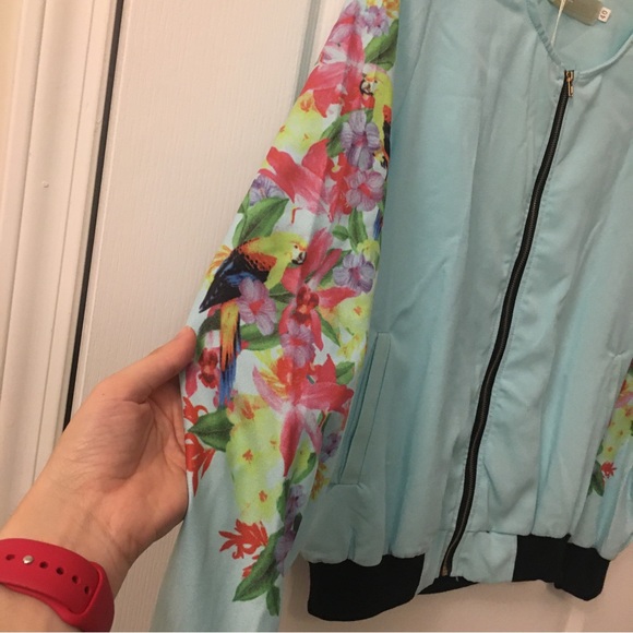 Thin Chiffon Bomber Style Jacket - Picture 4 of 8